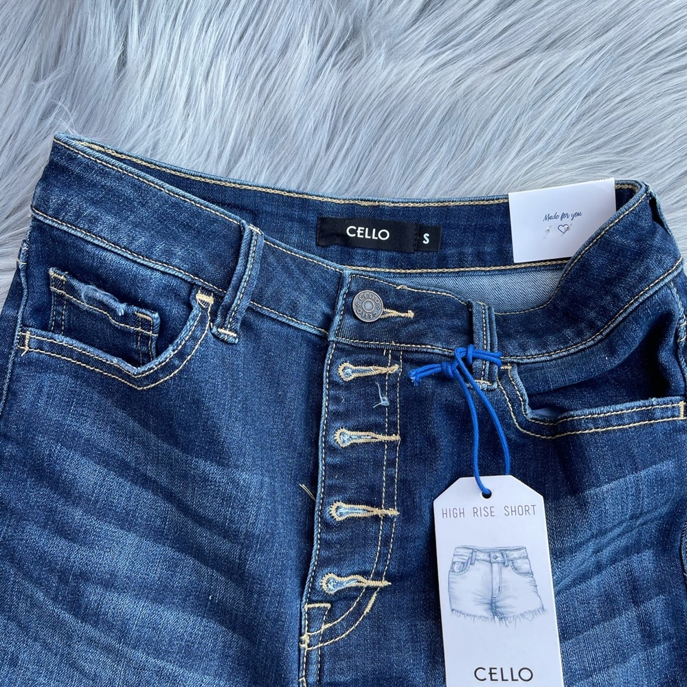 Cello ButtonHigh Rise Short - Picture 4 of 5